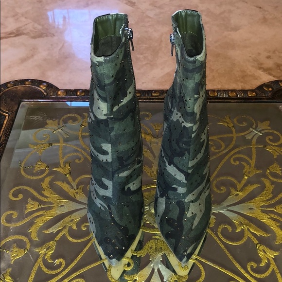 Like New Worn Once Steve Madden High-Heeled Bootie - Picture 2 of 8